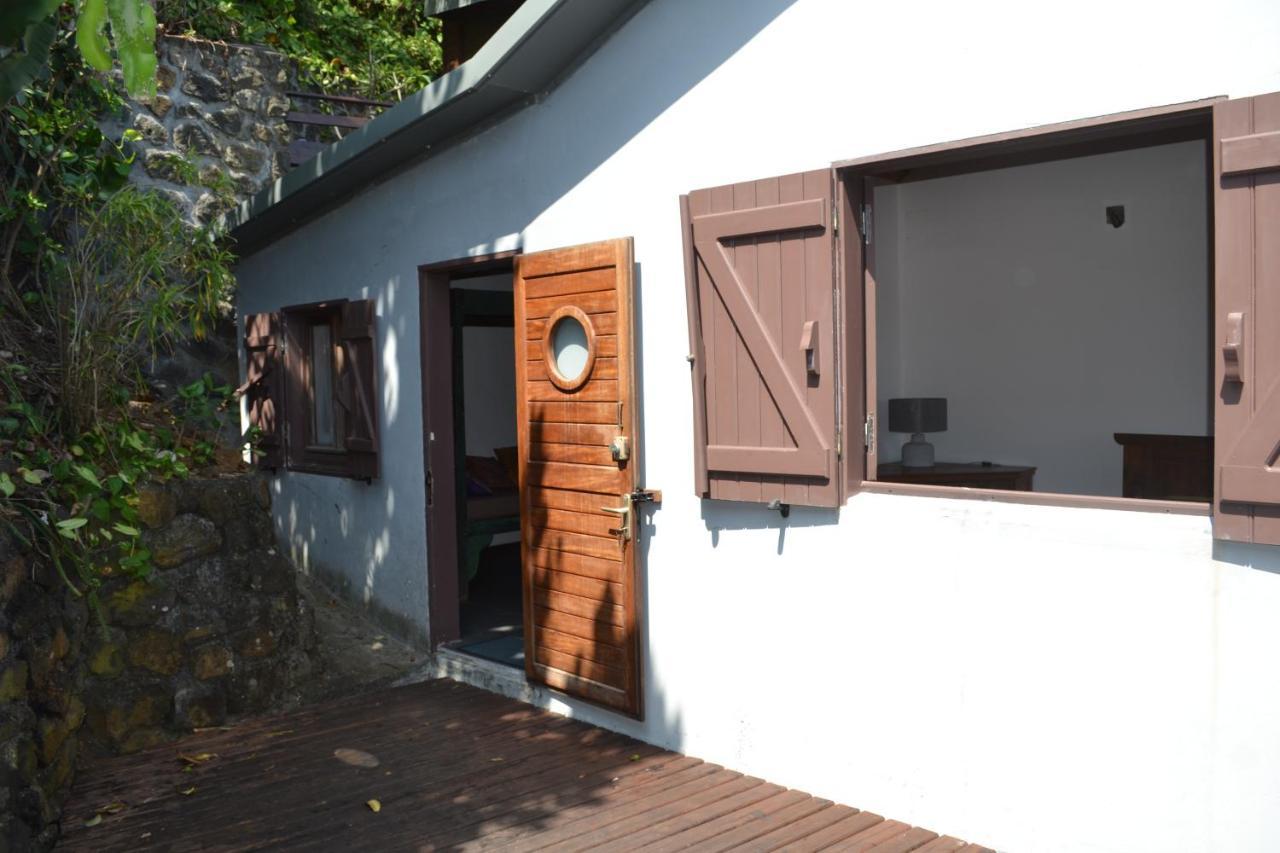 Villa Atypique Le Chat Perche De Grand Anse Petite Île Exterior foto